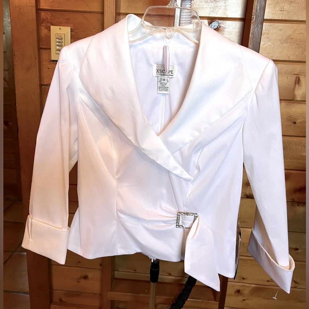 NWT Xscape by Joanna Chen formal dress top in white. Women’s size 6